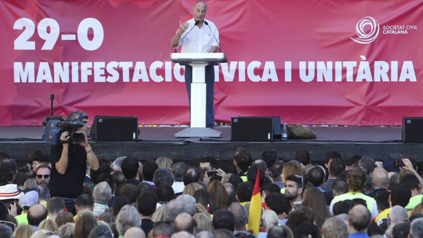 En Cataluña falta escuchar a todos