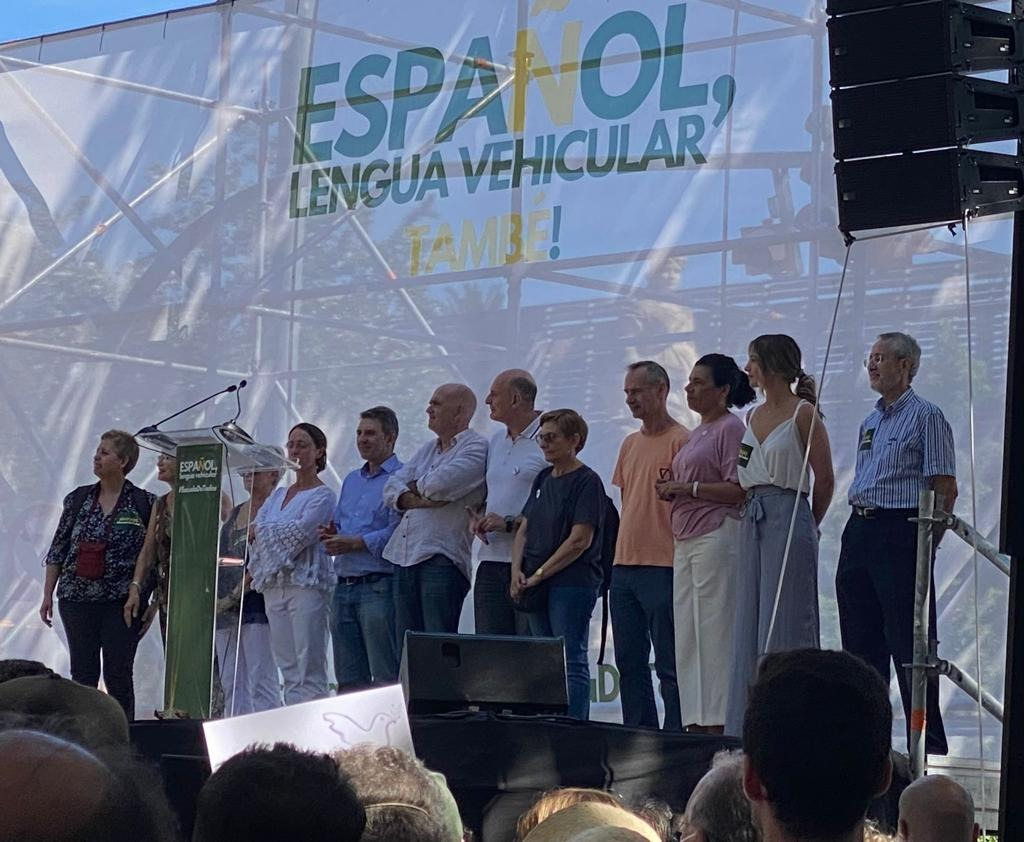 ¿El bilingüismo es cosa de fachas?